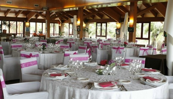 Fizetés nélkül lépett le a román násznép egy spanyol étteremből