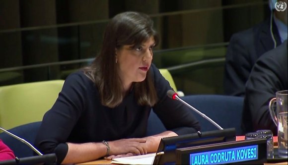 Iohannisnak menesztenie kell Kövesit