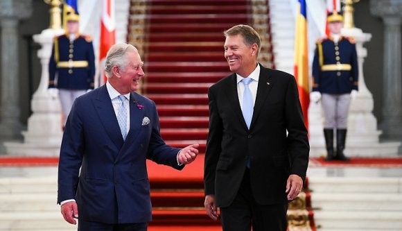 Károly herceg végiglátogatja a bukaresti palotákat