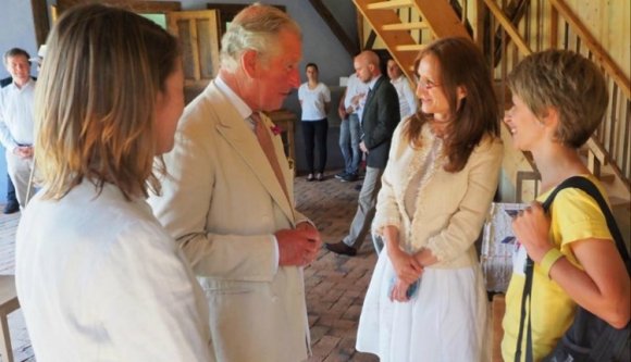 Károly herceg a székelyföldi pálinkázás után már Nagyszebenben korzózik