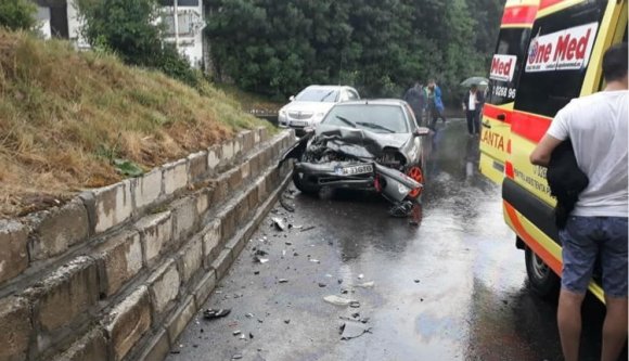 Három embert juttatott kórházba egy kicsúszó versenyautó egy brassói futamon