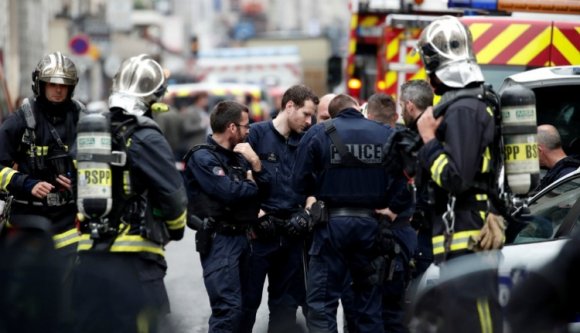 Túszokat ejtett egy férfi Párizs egyik belvárosi IT-cégénél (FRISSÍTVE)