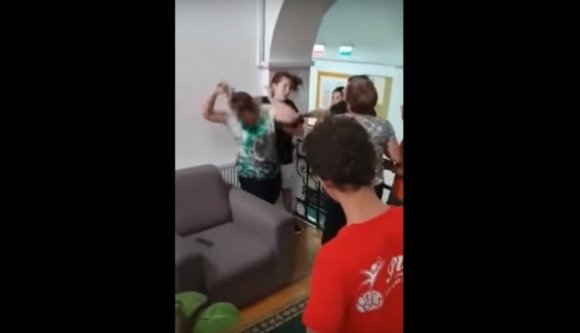 Ha megverik is őket, nem videózhatnak a halláskárosultak kolozsvári iskolájának diákjai