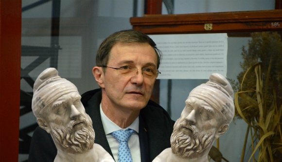 A Román Akadémia lassan dákopatává váló elnöke ismét előadott egy nagyot