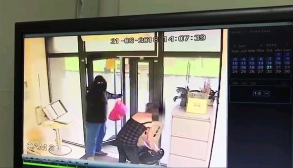 A röhejes kolozsvári bankrablásnál csak a videofelvételek röhejesebbek (VIDEÓval)