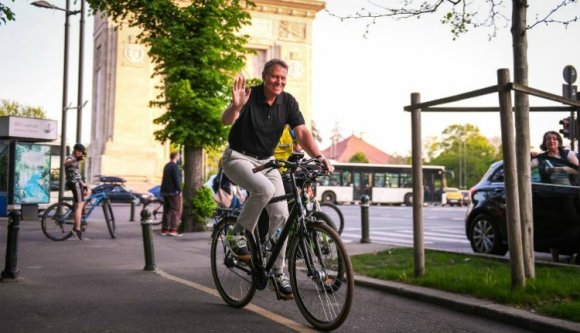 Iohannis az érettségi találkozóján jelentette be, hogy újraindul az elnökségért