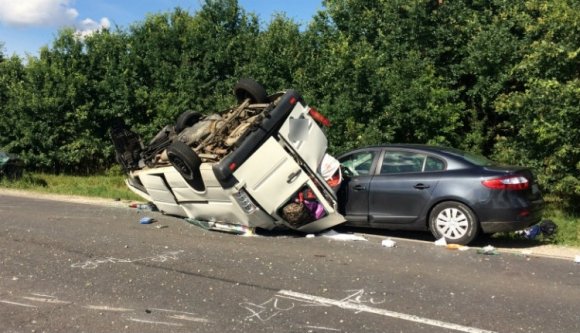 Nyolc román állampolgár sérült meg egy újabb súlyos közúti balesetben, Magyarországon