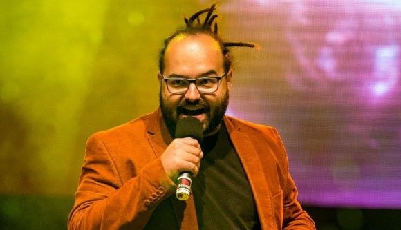 Nyári slágerbe csomagolt párkapcsolati nehézségek: nézze meg nálunk Vizi legújabb dalát!