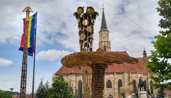 Reformációt idéző szoborcsoport költözik a Főtérre