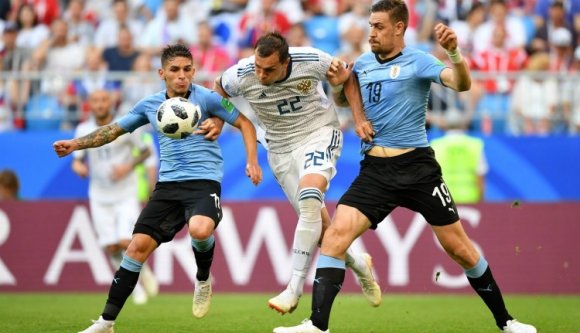 Foci-vb, tizenkettedik nap: Uruguay elverte a házigazdát a csoportelsőségért