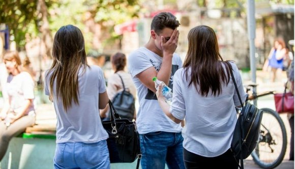 „Cătălin és Cătălina dugtak egyet a rusztikus tájban, ez igen, eminescui szerelem!”