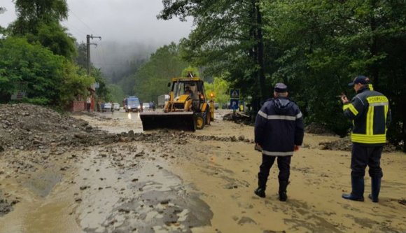 Halálos áldozat, elöntött háztartások: nem kíméli Romániát az ítéletidő