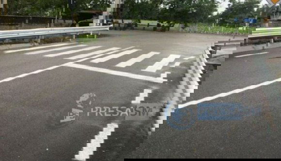 A semmibe vezet egy gyalogátkelő egy szatmári faluban