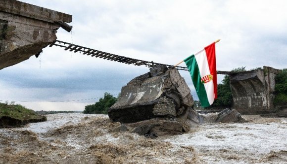 Magyarország javítsa meg a 100 éve parlagon hagyott erdélyi infrastruktúrát!