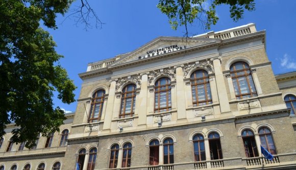 Tutorokkal zárkóztatja fel a gólyáit a BBTE