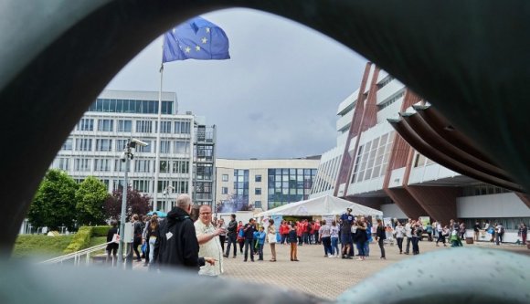 Dragneáék orrára koppint a Velencei Bizottság