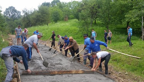 Az önkormányzat tojt a kérésükre, megépítették maguk az utat