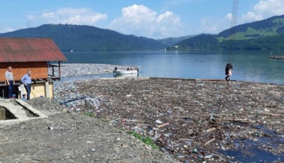 100 tonna szutykot halásztak ki a Békási tóból (VIDEÓval)