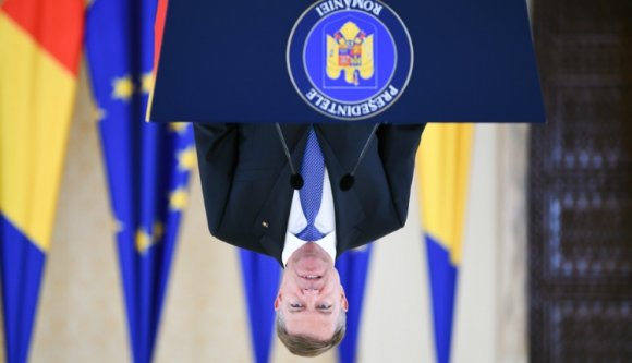 Egy befuccsolt államelnökség ravatalánál