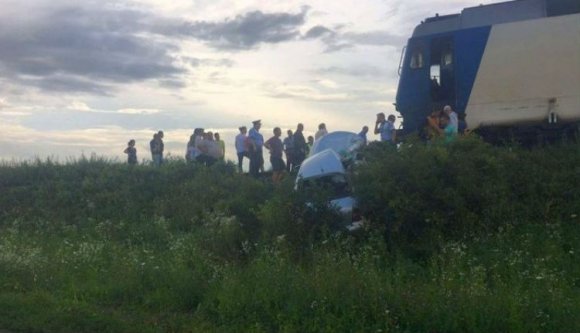 A Hargita InterCity elé hajtott egy autó
