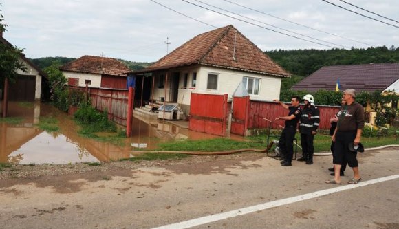 Még mindig küzdenek az újabb emberéleteket követelő áradások következményeivel