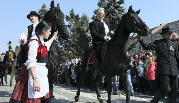 Saját testével védené a székelyeket a magyar kormányfőhelyettes