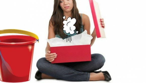 Postán kapta vissza kidobált szemetét egy sofőr