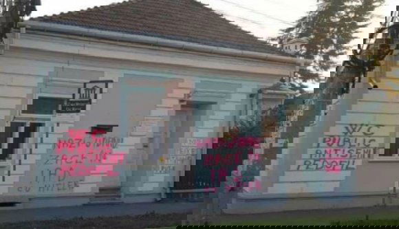 Meggyalázták Elie Wiesel máramarosszigeti emlékházát