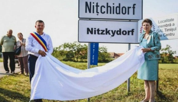 Nem sci-fi: húsz sváb él a faluban, mégis kihelyezték a német feliratú helységnévtáblát