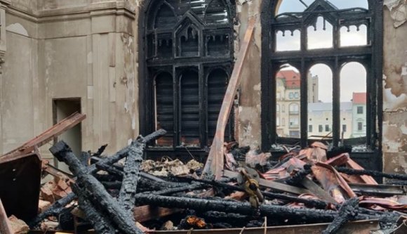 Így néz ki belülről a kiégett váradi püspöki palota (FOTÓK)