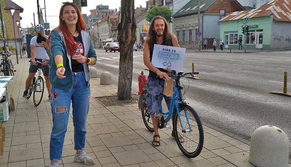 Jutalomreggelivel támad a bringalobbi