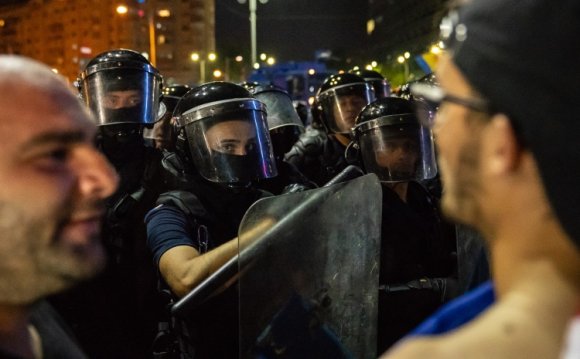 Az EP számon kéri a kormányon a bukaresti tüntetők elleni erőszakot