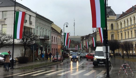 Magyarellenes uszításért bírságolt a CNA