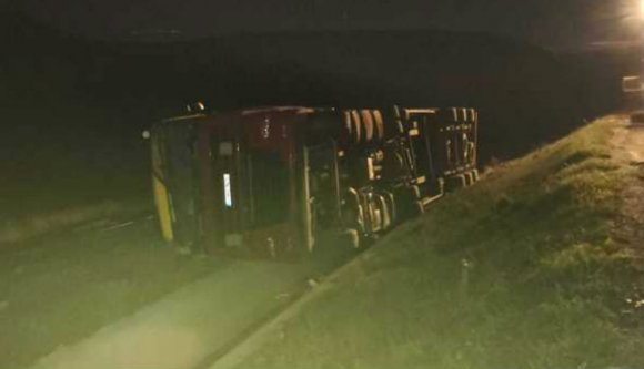 Ittas sofőr borult fel kamionjával a kolozsvári körgyűrűn