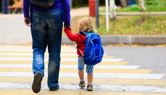 Több százezer romániai gyereknek más országban csengettek be