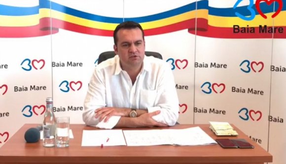 Élőben rúgta ki a polgármester beosztottjainak egy részét