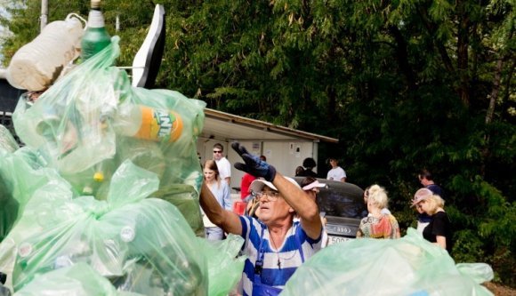 Több mint háromszázezer önkéntes gyűjtötte az ország szemetét a hétvégén