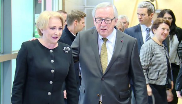 És végül mégiscsak összefutott egymással Dăncilă és Juncker Bukarestben