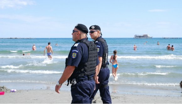 A román csendőrség lerohanta a tengerpartot, meg az ott nyaralókat