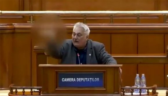 Fegyverrel védené meg az országot a melegektől egy PSD-s képviselő