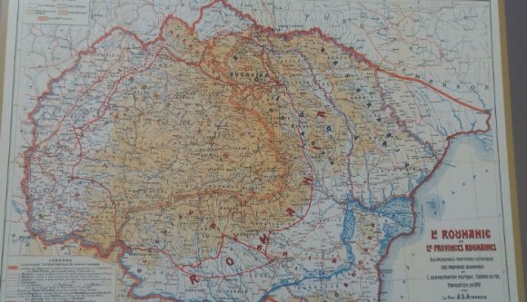 A Tiszáig terjedő „román területeket” ábrázoló térképpel zajlik az öntömjénezés Nagyvárad főterén