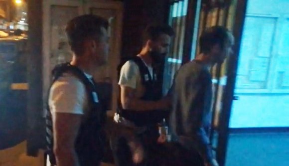 Elfogták a bankrablót, akit az alkalmazottak löktek ki a bankból