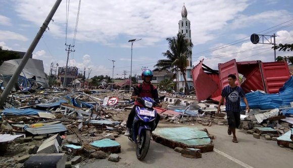 Százak haltak meg az indonéziai cunamiban