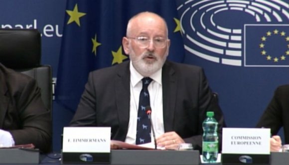 Leszedte a keresztvizet Bukarestről az Európai Bizottság alelnöke