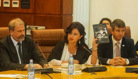 Álomfizetésért dolgozik az elcseszett tankönyvekért felelős kiadófőnök