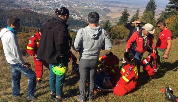 Lezuhant egy siklóernyős Brassó közelében