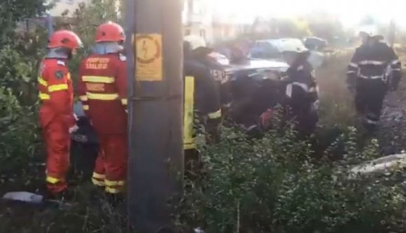 Ezúttal Lugoson került emberéletekbe, hogy egy autós nem nézett szét, mielőtt a sínekre hajtott