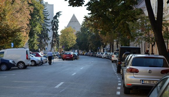 Halleluja! Megszűnhet a parkolási pokol Kolozsvár belvárosában!
