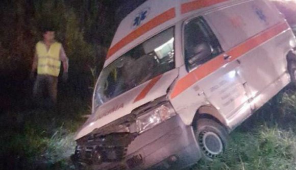 Részegen, pácienssel a járműben balesetezett a mentősofőr