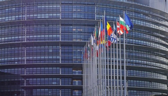 Romániában (is) oszolni látszik a rózsaszínű köd az EU-val szemben